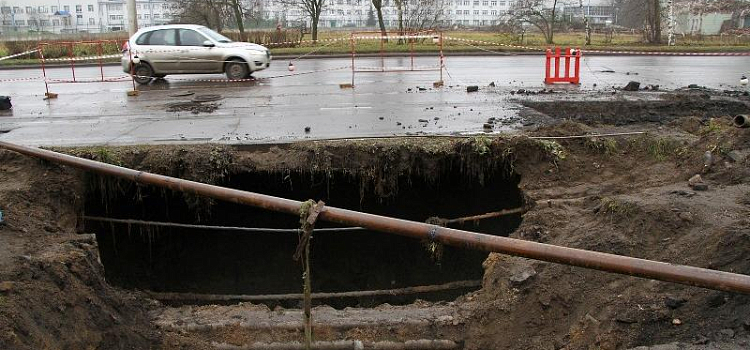В Рыбинске устраняют обрушение части канализационного коллектора