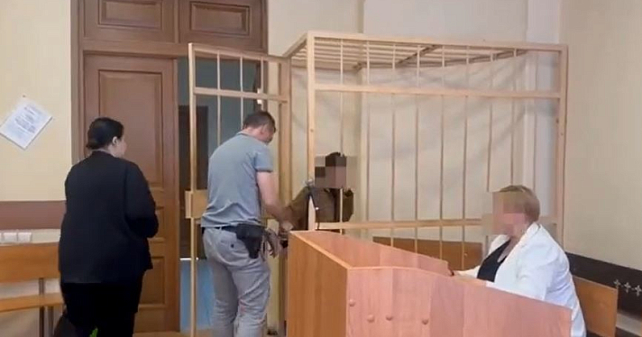 Била ножом в грудь: суд вынес приговор ярославне, совершившей убийство