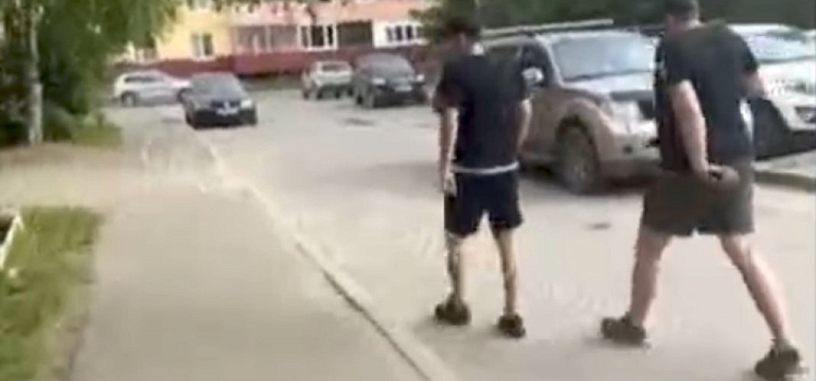 В Ярославле двое мужчин напали на двух девушек, приняв их за «наркоманок»