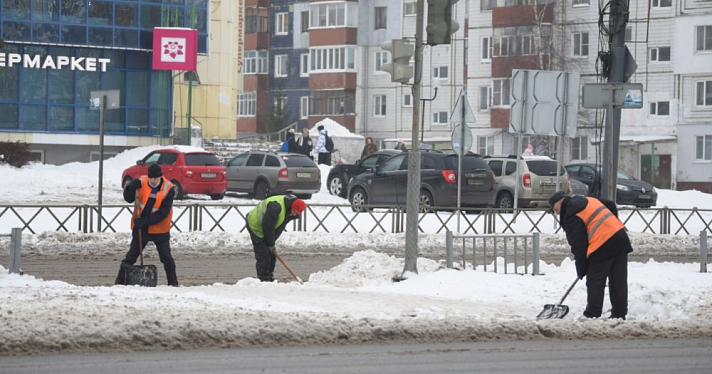 Зарплата 45-50 тысяч рублей: в Ярославле приглашают на работу дворников