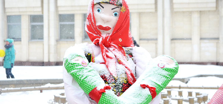 Снегопад не помешал Масленичному шествию в Ярославле _24040