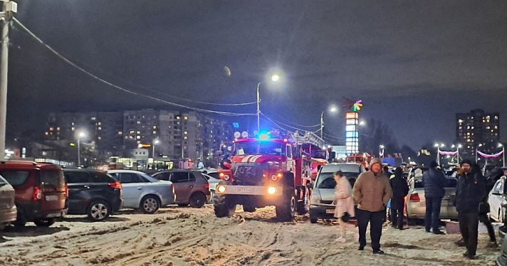 В кинозале едва не началась паника: в Ярославле из-за пожарной тревоги эвакуировали ТЦ «Альтаир»