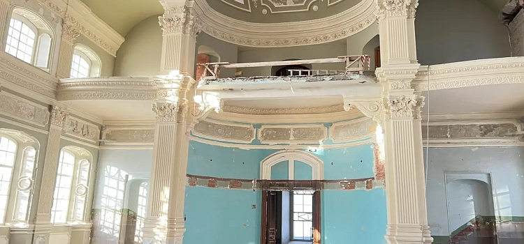 Во время реставрации храма Петра и Павла в Ярославле на потолке проявились трещины_311257