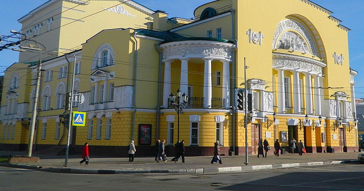 Владимир Путин поддержал предложение присвоить Волковскому театру особый статус_158319