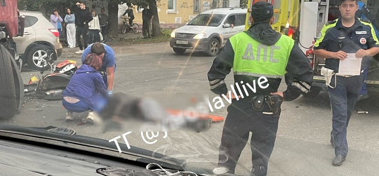 В Ярославле в столкновении с фурой погиб байкер_250123