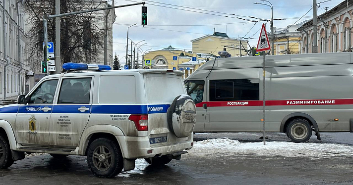 На месте работали саперы: в центре Ярославля полиция эвакуировала ресторан_234089
