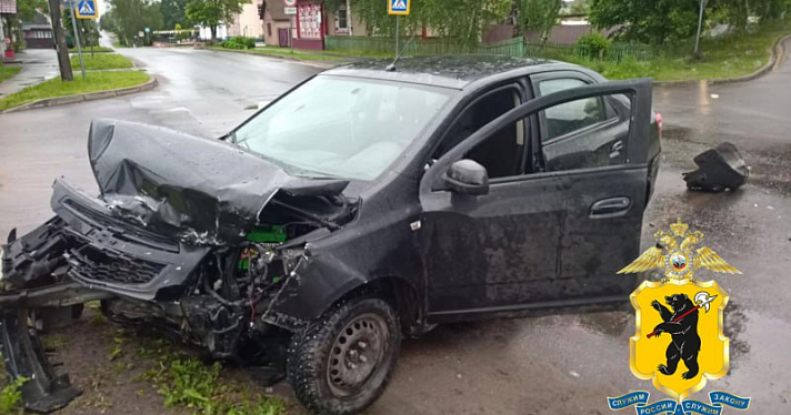 В Ярославской области 17-летний подросток устроил ДТП на угнанном автомобиле