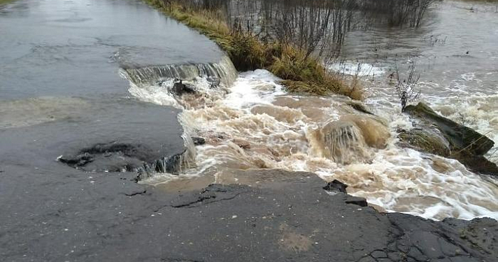 В Ярославской области дожди затопили дороги