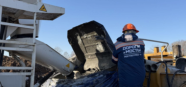 Завершающая часть фундамента: ярославцам показали, как продвигается строительство моста через Волгу_313154