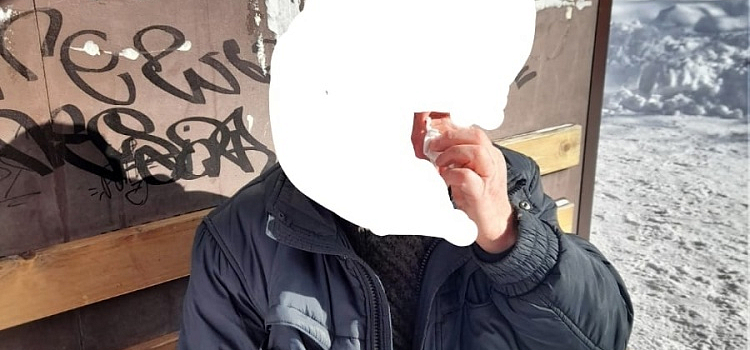 Разбито лицо: в Рыбинске на мужчину с крыши упала сосулька
