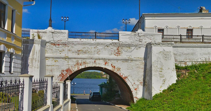 Проект реставрации старинного моста на Волжской набережной в Ярославле заметно подешевел