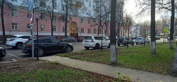 В Ярославле на Волжском бульваре загадочно исчез объект культурного наследия