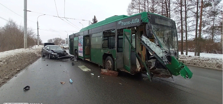 В Рыбинске троллейбус с пассажирами попал в ДТП