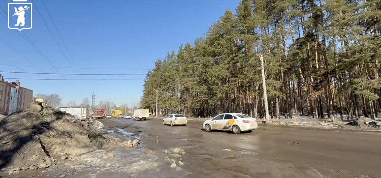 В Ярославле латают ямы_313172