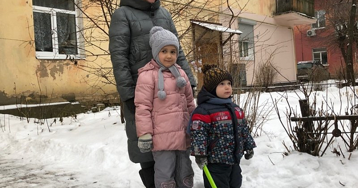 Многодетная семья из Рыбинска получила новогодние подарки от губернатора