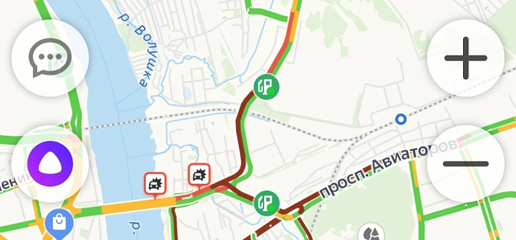 Из-за двух аварий на Октябрьском мосту в Ярославле образовалась большая пробка_228054