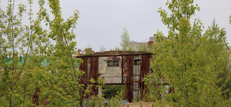 Стены, помнившие шведов и штыки фанагорийцев, рушатся: суд запретил продажу ярославского исторического здания_314907