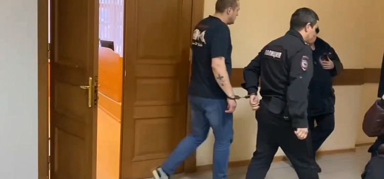 В Ярославле таксист обокрал спящего на улице человека