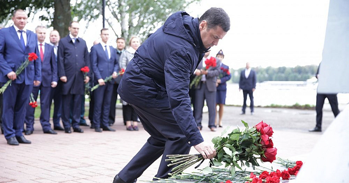 В Ярославле с участием губернатора почтили память моряков-подводников, погибших при пожаре на глубоководном аппарате в Баренцевом море