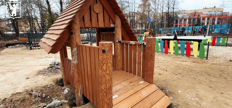 В ярославских скверах устанавливают детские городки и спортивные тренажёры_305978