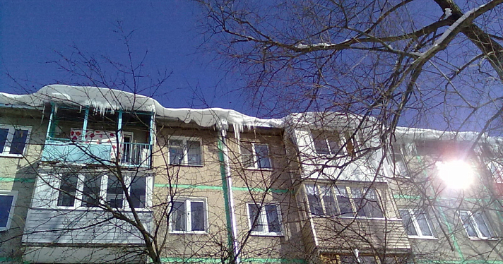 В Ярославле засудили собственников квартиры, вовремя не очистивших балкон от снега и льда