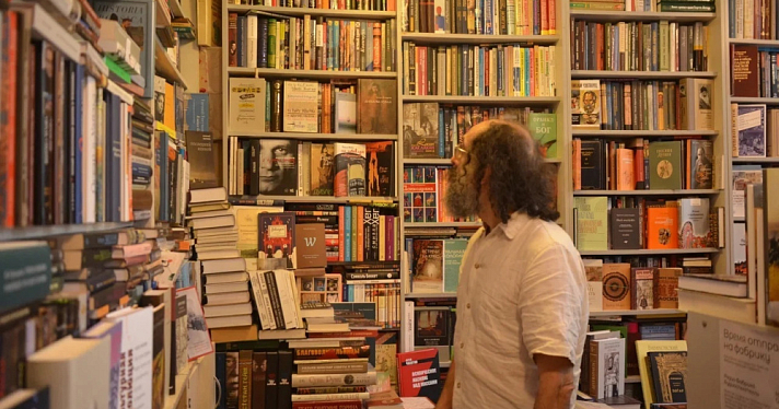 Из бывшего здания камерного театра переезжает книжная лавка Юрия Швецова