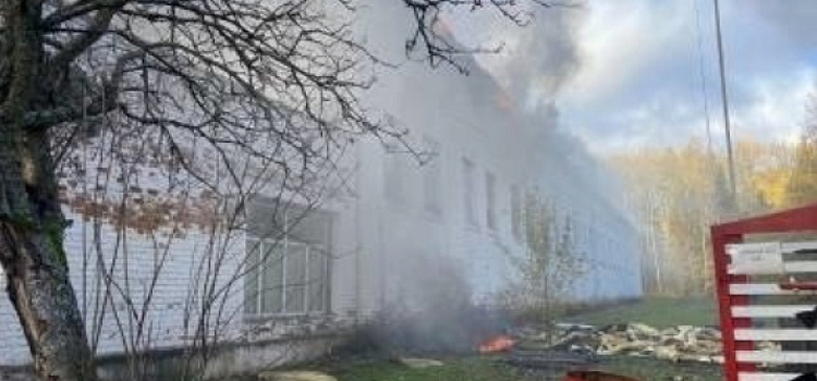 Пожарные сообщили о локализации пожара в цехе арсенала ВМФ в поселке Бурмакино
