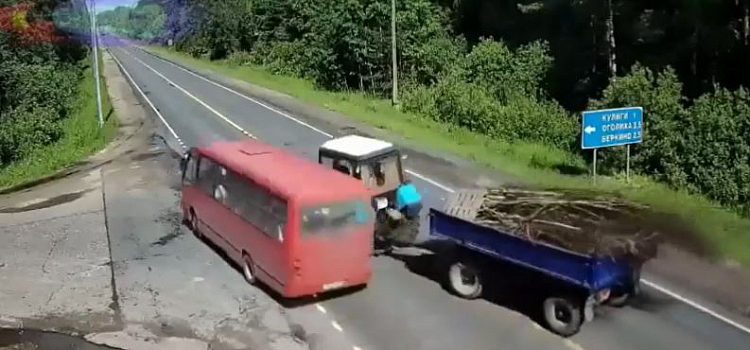 В ДТП пострадали 11 пассажиров автобуса, следовавшего из Ярославля во Владимир