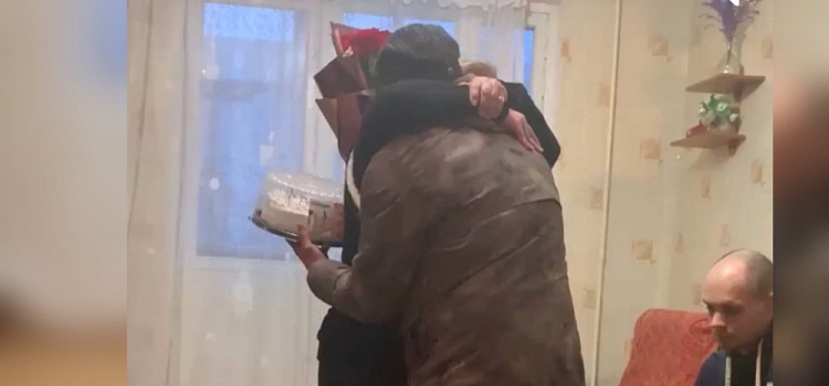 Рыдала от счастья: бездомная из Ярославля нашла второго сына
