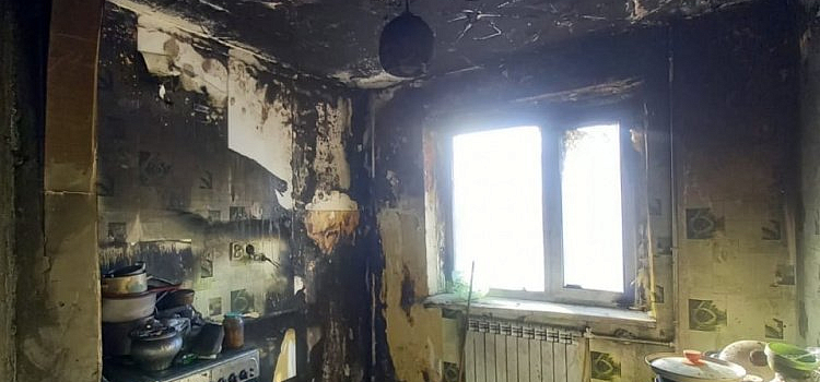 «Залез в квартиру за ребенком, но выбраться не смог»: как загорелся дом в Тутаеве