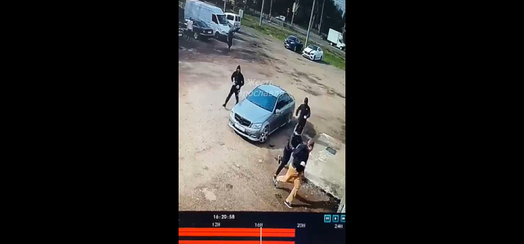Были в масках: в Ярославле трое неизвестных напали на мужчину