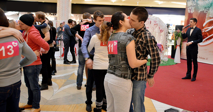Ярославцы целовались три часа без передышки_24100
