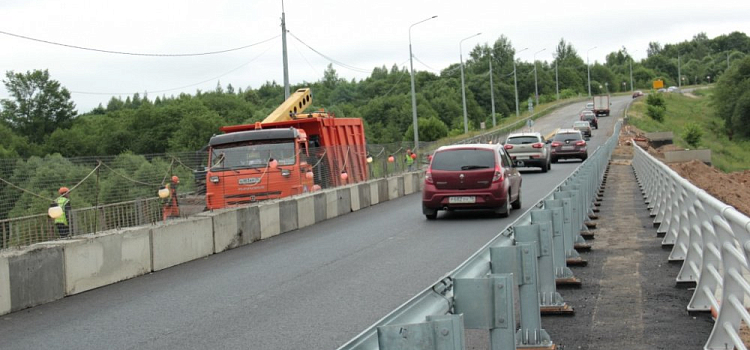 Обновленную половину моста через реку Печегда открыли для движения транспорта
