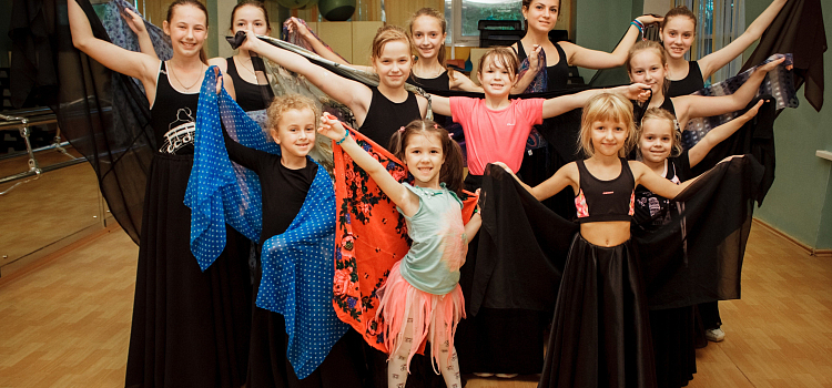 Юные красавицы готовятся к конкурсу «Yaroslavl Mini Miss-2015»_37515