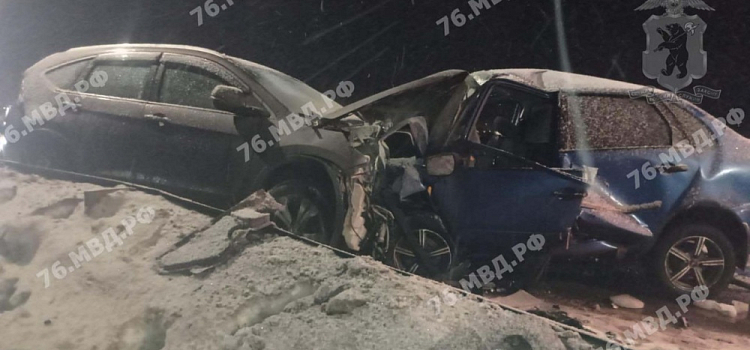 Прицеп задел два автомобиля: в Ярославской области в ДТП пострадали три человека