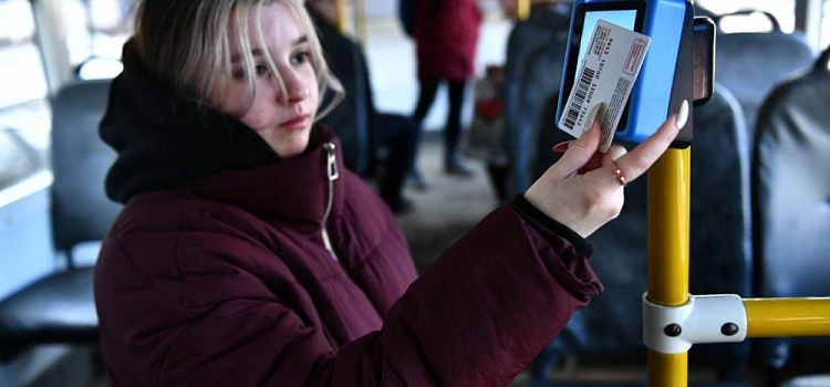 В Ярославской области общественный транспорт постепенно перейдет на безналичную систему оплаты проезда