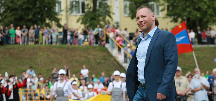 Михаил Евраев поздравил жителей областного центра с Днем города