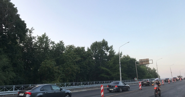 В Ярославле на Октябрьском мосту приступили к монтажу температурных швов
