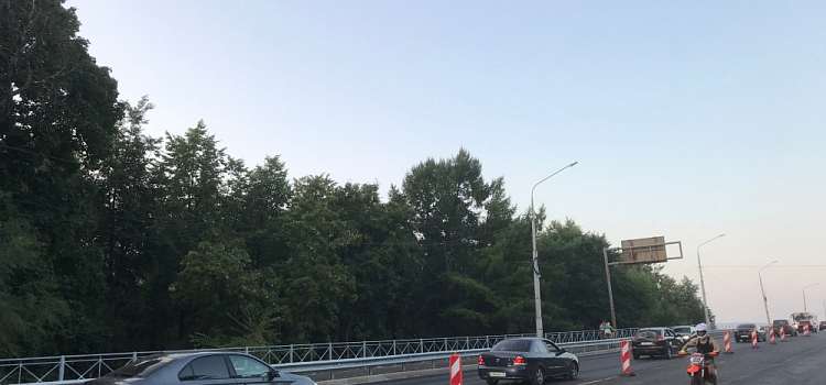 В Ярославле на Октябрьском мосту приступили к монтажу температурных швов
