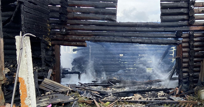 В деревне Ярославской области при пожаре погибла молодая женщина