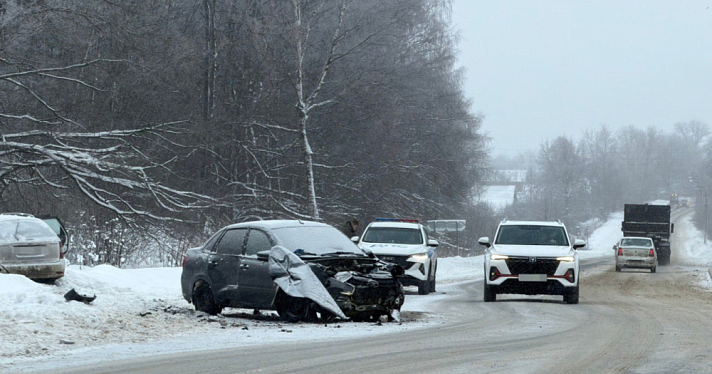 В ДТП под Ярославлем пострадал водитель иномарки