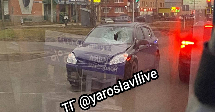 В Ярославле автомобиль насмерть сбил 21-летнего пешехода_256982
