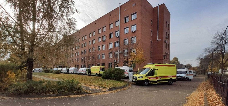 Очередь из скорых у ярославского ковид-госпиталя: комментарий Депздрава