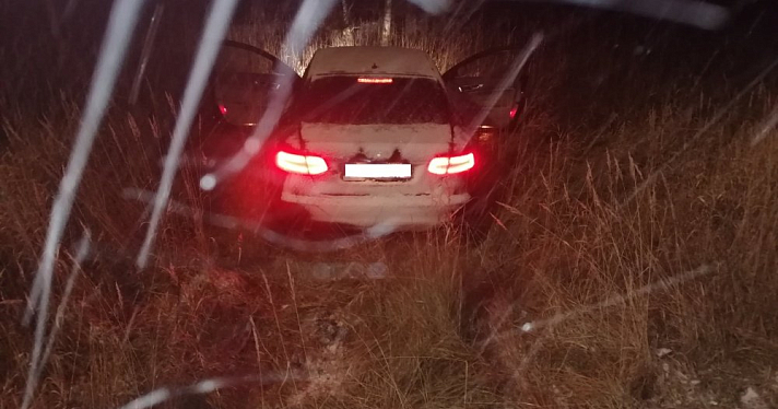 В Тутаевском районе нашли автомобиль с мертвым водителем