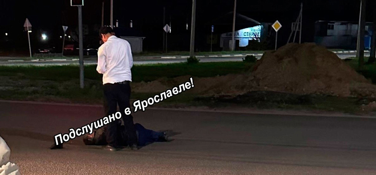 В Заволжском районе Ярославля жёлтый автобус сбил пешехода