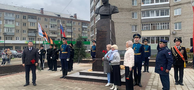 В Рыбинске открыли памятник маршалу Жукову на обновлённой площади его имени