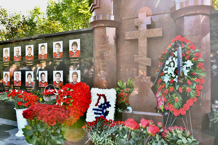 Весь хоккейный мир помнит: в Ярославле проходят мероприятия Дня памяти «Локомотива»