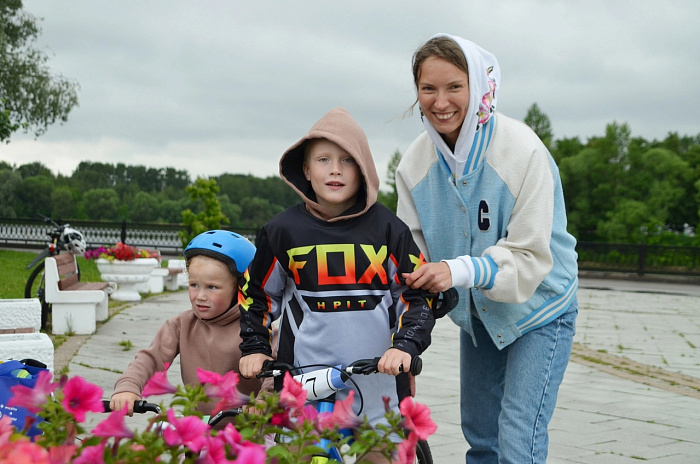 В Ярославле несколько тысяч человек приняли участие в забеге и велогонке