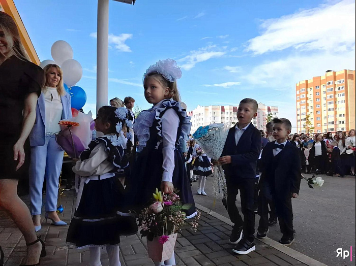 Школьный вальс, самолётик знаний и первый звонок: в Ярославле отпраздновали день знаний