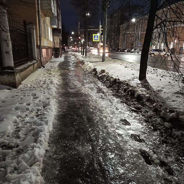 Природа открыла в городе каток: десять самых «убойных» ярославских тротуаров
